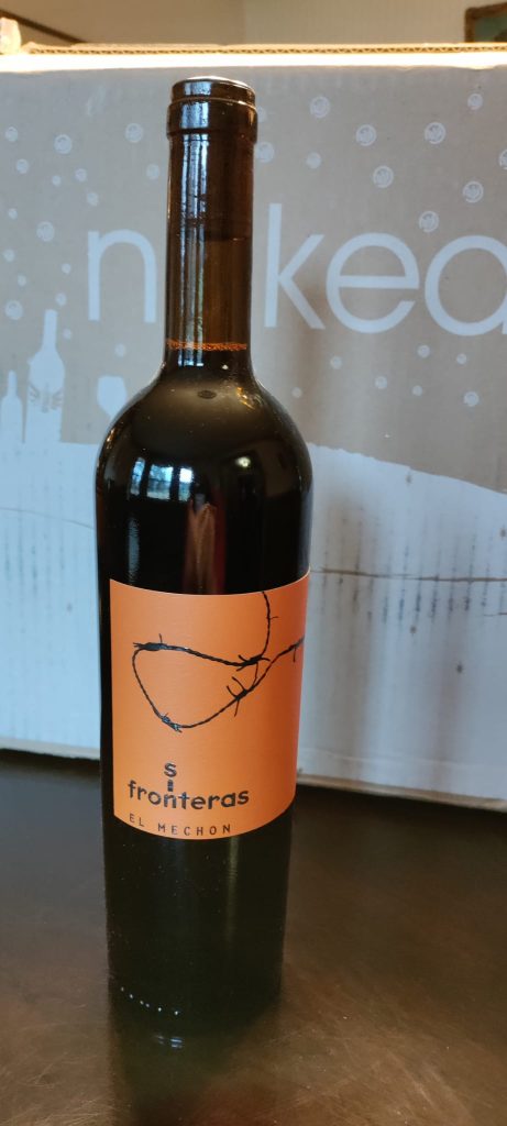 Sin Fronteras wine bottle.